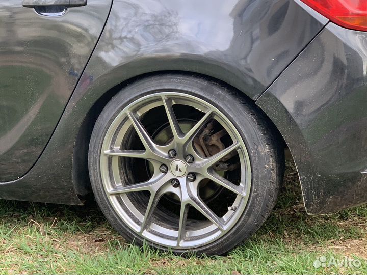 Accelera RHO 8.5/40 R18