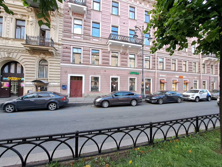 Торговая площадь у метро 135.1 м²