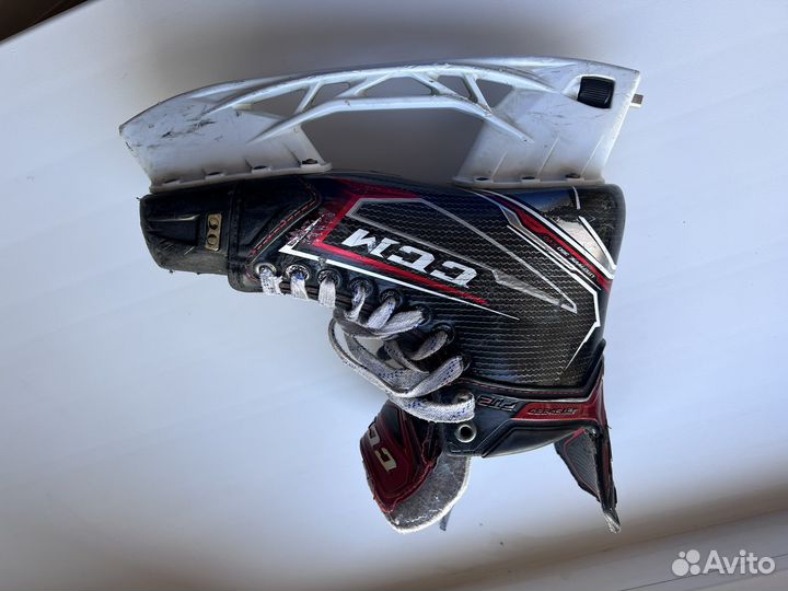 Коньки хоккейные