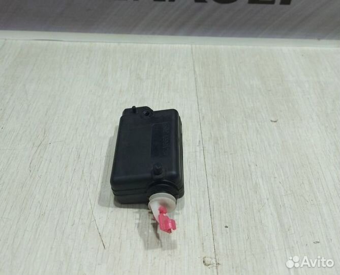 Активатор доводчик замка Renault sandero stepway