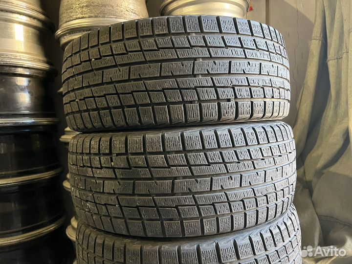 Yokohama Ice Guard IG30 215/45 R17