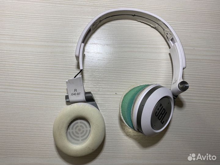 Беспроводные наушники jbl белые