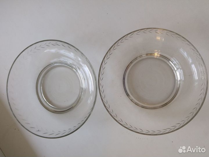 Тарелки и дерев. толкушка, ложки, блюдца, рюмки