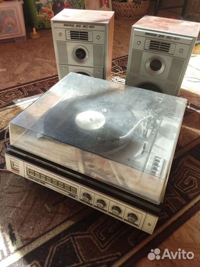 Проигрыватель винила Вега 100