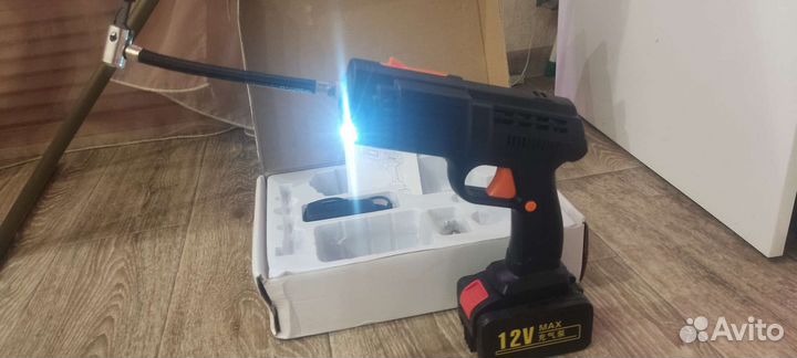 Компрессор на аккумуляторе воздушный автомобильный