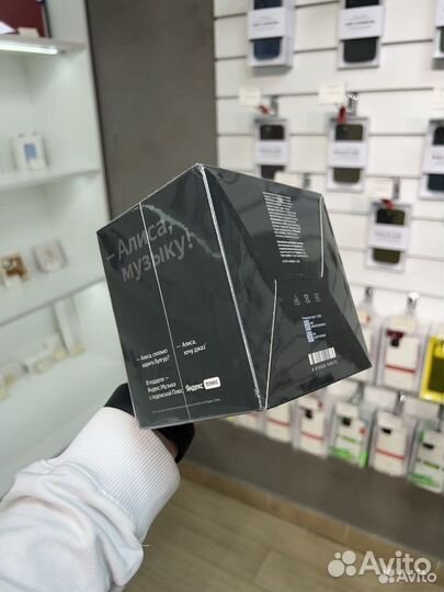 Умная колонка яндекс мини с часами