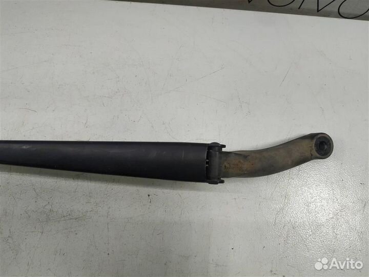 Поводок стеклоочистителя передний правый Volvo S6