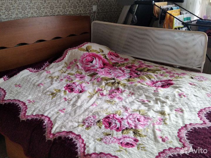 Бортик для кровати от падений