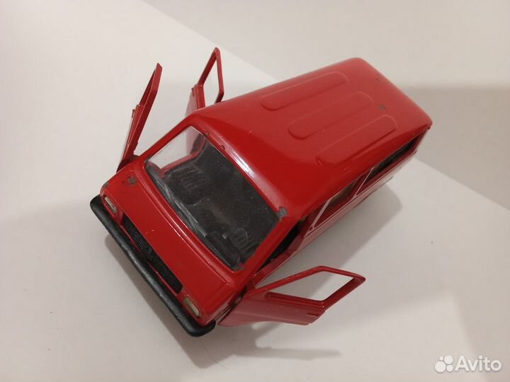 Модель автомобиля RAF-2203 А18 1/43 СССР