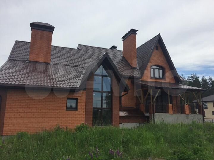 Коттедж 365 м² на участке 12 сот.