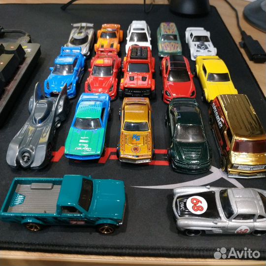 Hot wheels машинки