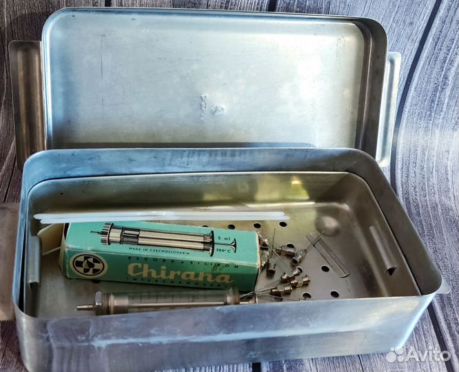 Новый набор стерелизатор, шприцы и иглы СССР