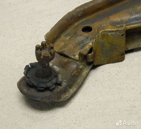 Рычаг передний левый Primera P10