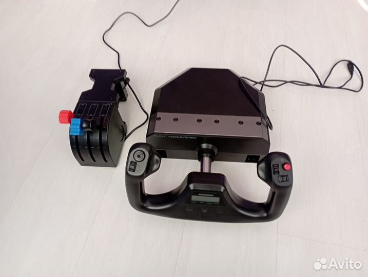 Игровая приставка авиастимулятор