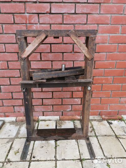 Слесарный пресс