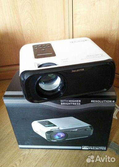 Мультимедийный проектор