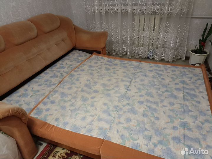 Диван