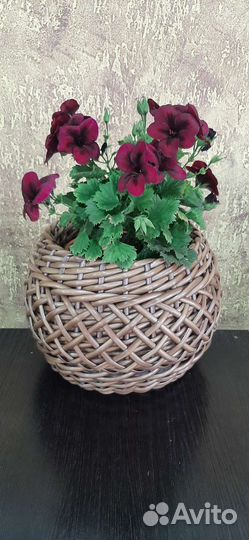 Кашпо из искусственного ротанга