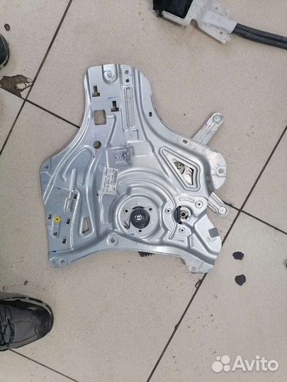 Стеклоподъемник передний правый Hyundai Ix35