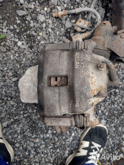 Суппорт nissan primera p10/w10