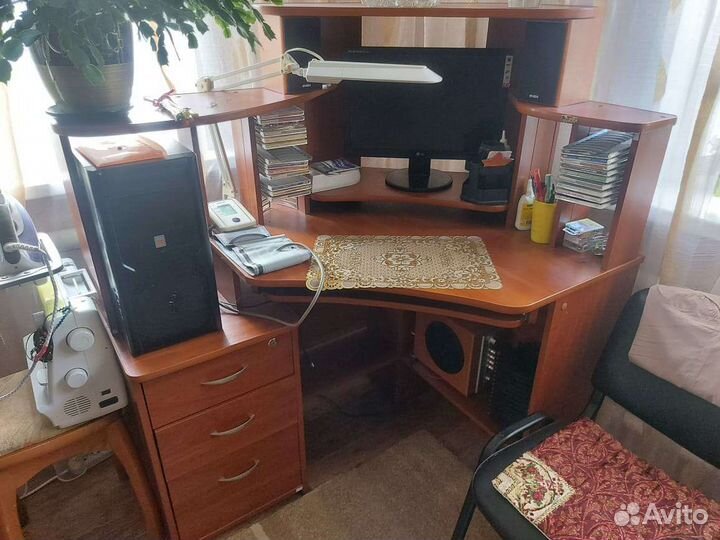 Компьютерный стол