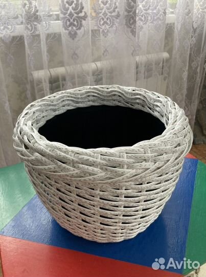 Кашпо для цветов из ротанга