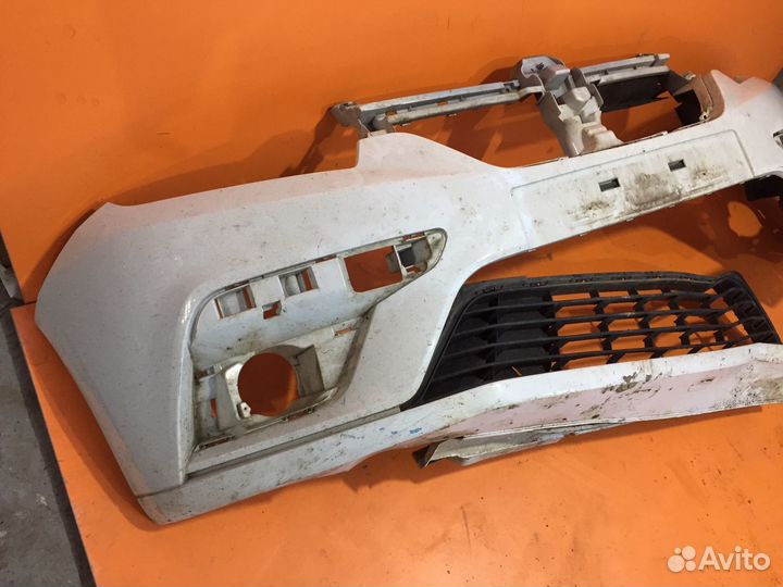 Бампер передний на Renault Logan