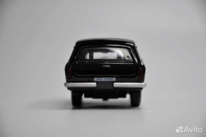 Модель автомобиля газ-2402 волга металл