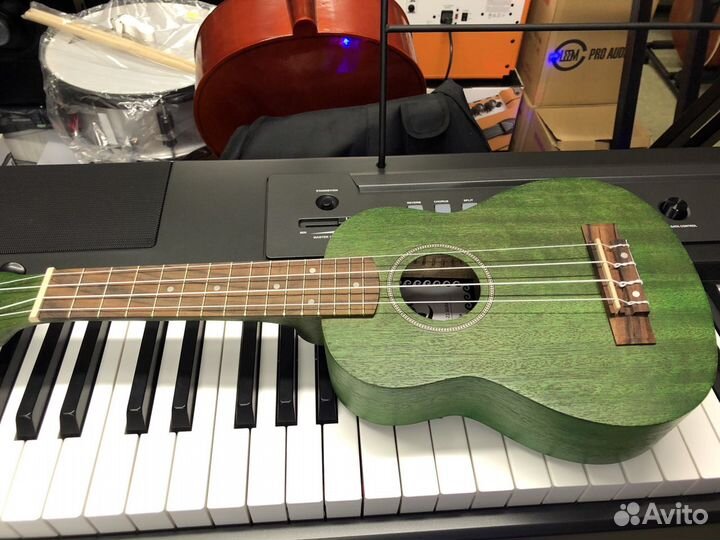 Укулеле сопрано зеленая матовая