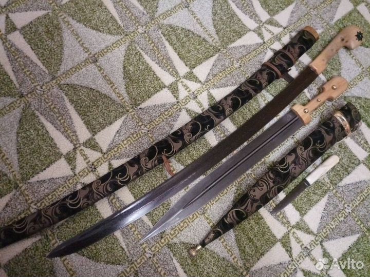 Макеты шашки и кинжала