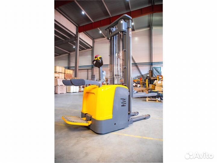 Штабелёр с площадкой
