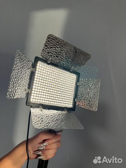 Осветитель фото, видео YongNuo YN-300 III