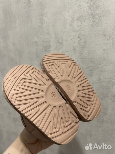 Детские ботинки