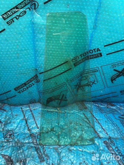 Стекло двери задней левой (форточка) Toyota Land