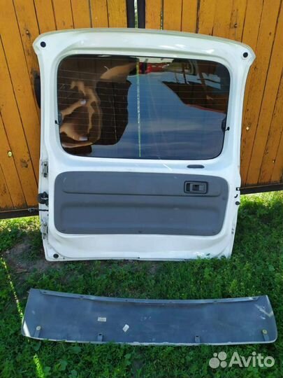 Toyota funcargo дверь