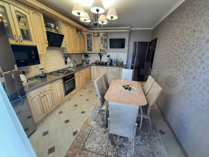 3-к. квартира, 97 м², 3/10 эт.