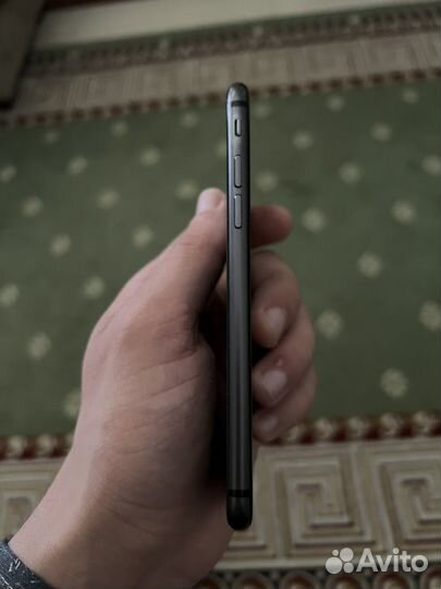 iPhone 8, 64 ГБ