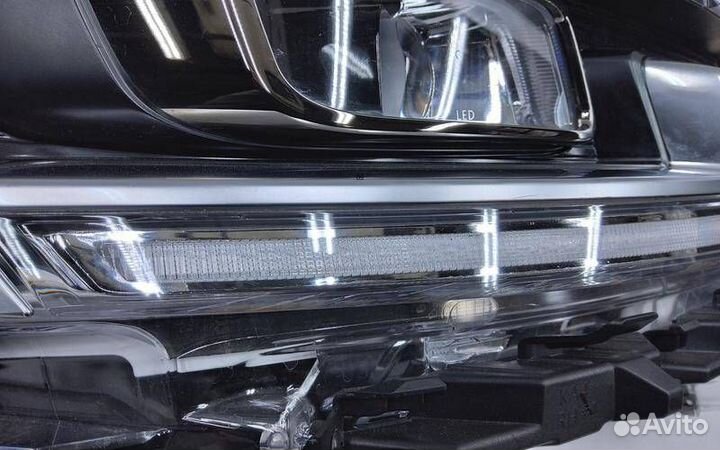 Фара правая Kia Carnival