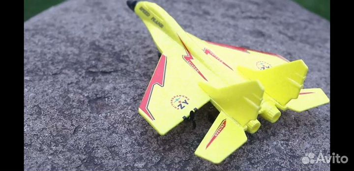 Самолет радиоуправляемый