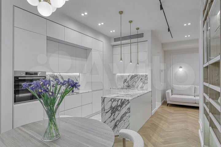 3-к. квартира, 84 м², 14/25 эт.