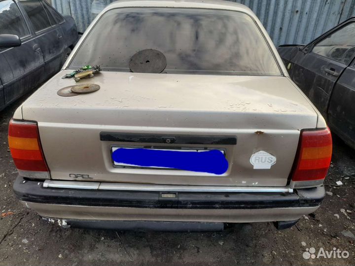 Элементы салона на опель омега А есть все