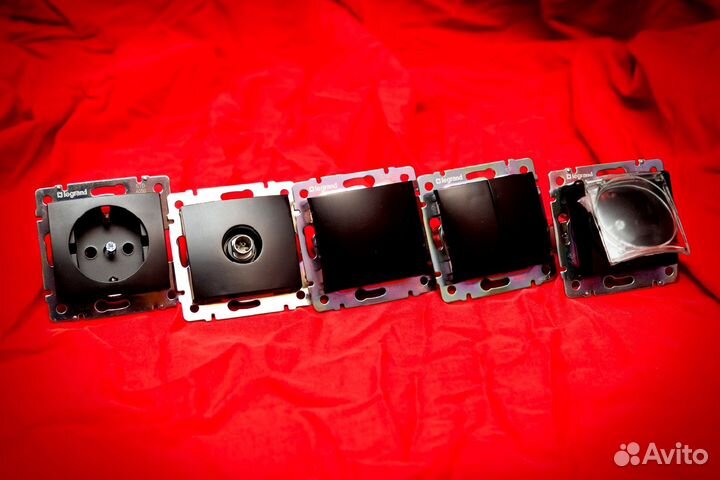 Заглушка Valena Белая