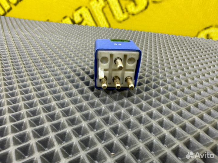 Реле вентилятора Mercedes-Benz E-Class W124 M111