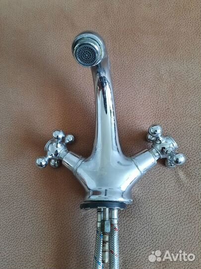 Смеситель для ванны б/у Olive's