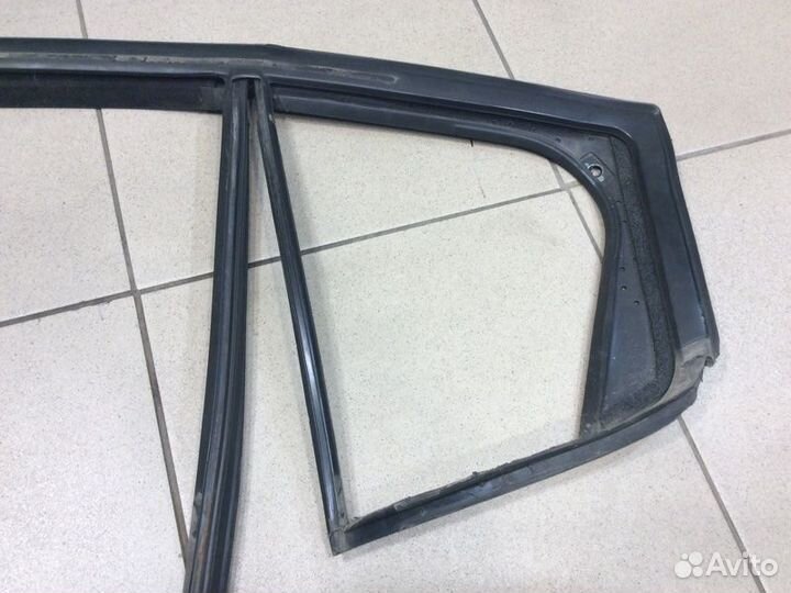 Уплотнитель стекла двери задний левый Chevrolet