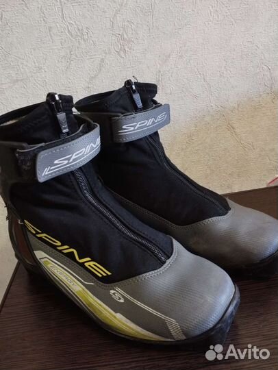 Лыжные ботинки