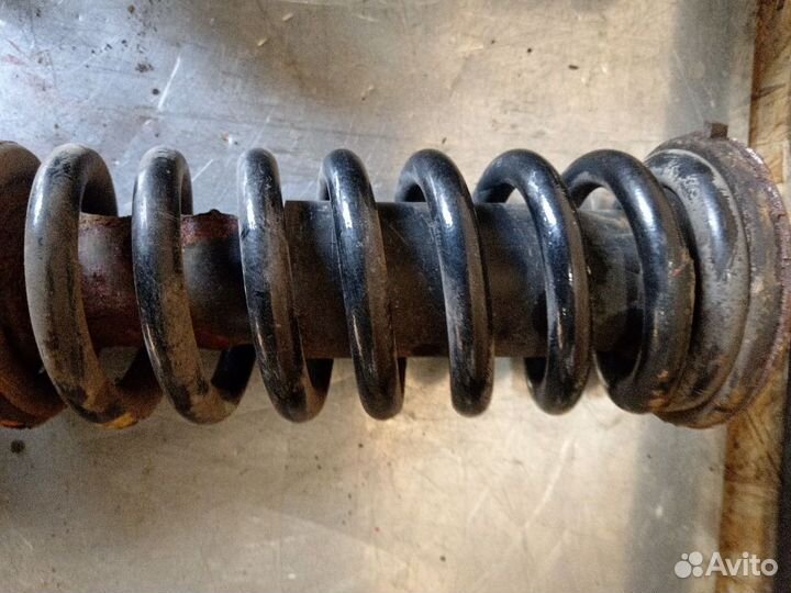 Амортизатор передний Nissan Navara D40