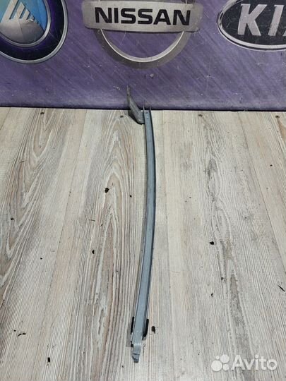 Направляющая стекла Nissan note E11 Лев
