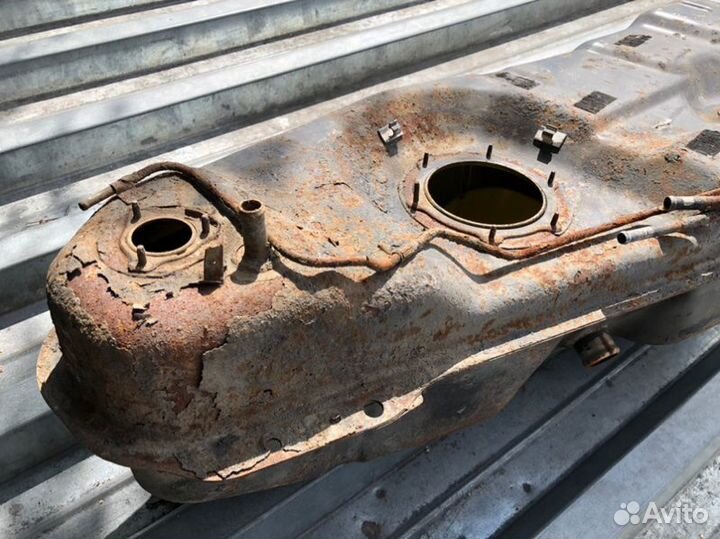 Бак топливный Mitsubishi Pajero 3 6G74 6G72 6G75