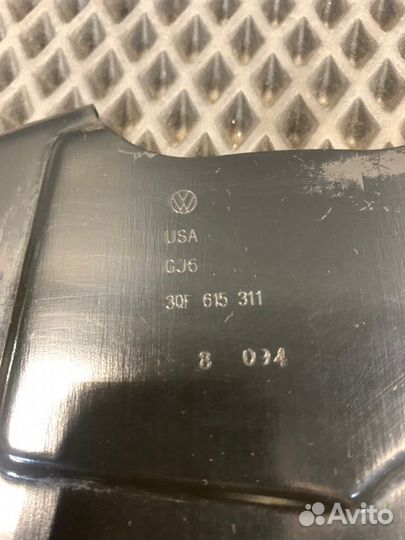 Пыльник тормозного диска передний левый Volkswagen